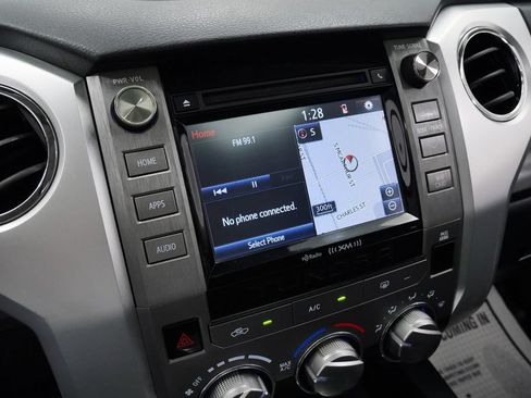 Used 2018 Toyota Tundra SR5 AWD/4WD image 31
