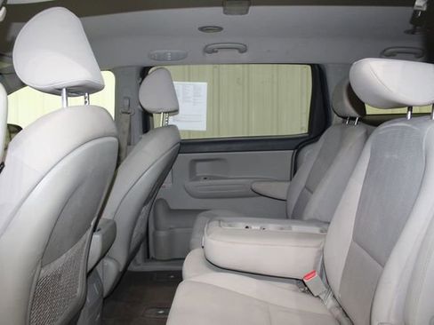 Used 2021 Kia Sedona LX FWD image 18