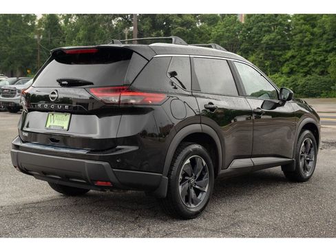 Used 2025 Nissan Rogue SV w/ SV Premium Package FWD image 8