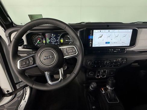 Used 2025 Jeep Wrangler Unlimited Sahara AWD/4WD image 14