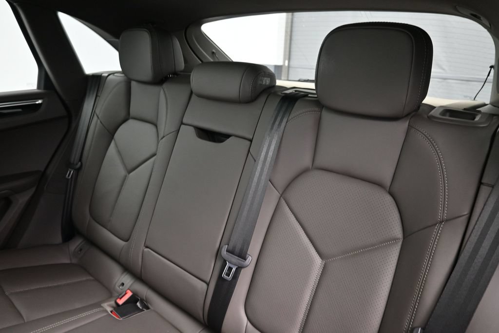Used 2023 Porsche Macan AWD/4WD image 6