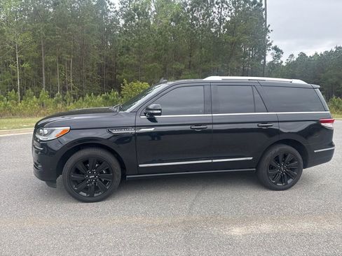 Used 2023 Lincoln Navigator Reserve image 1