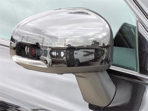 Used 2024 Volvo XC60 B5 Plus image 12