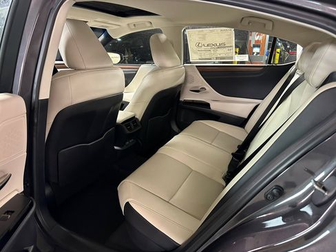 New 2025 Lexus ES 300h w/ Premium Package image 11