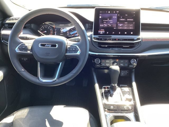 Used 2024 Jeep Compass Trailhawk w/ Trailer Tow Group AWD/4WD image 12