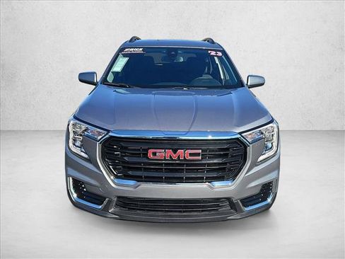 Used 2023 GMC Terrain SLE w/ Driver Convenience Package FWD image 2