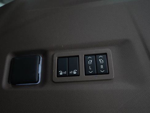 Used 2026 GMC Yukon XL Denali w/ Denali Reserve Package AWD/4WD image 11