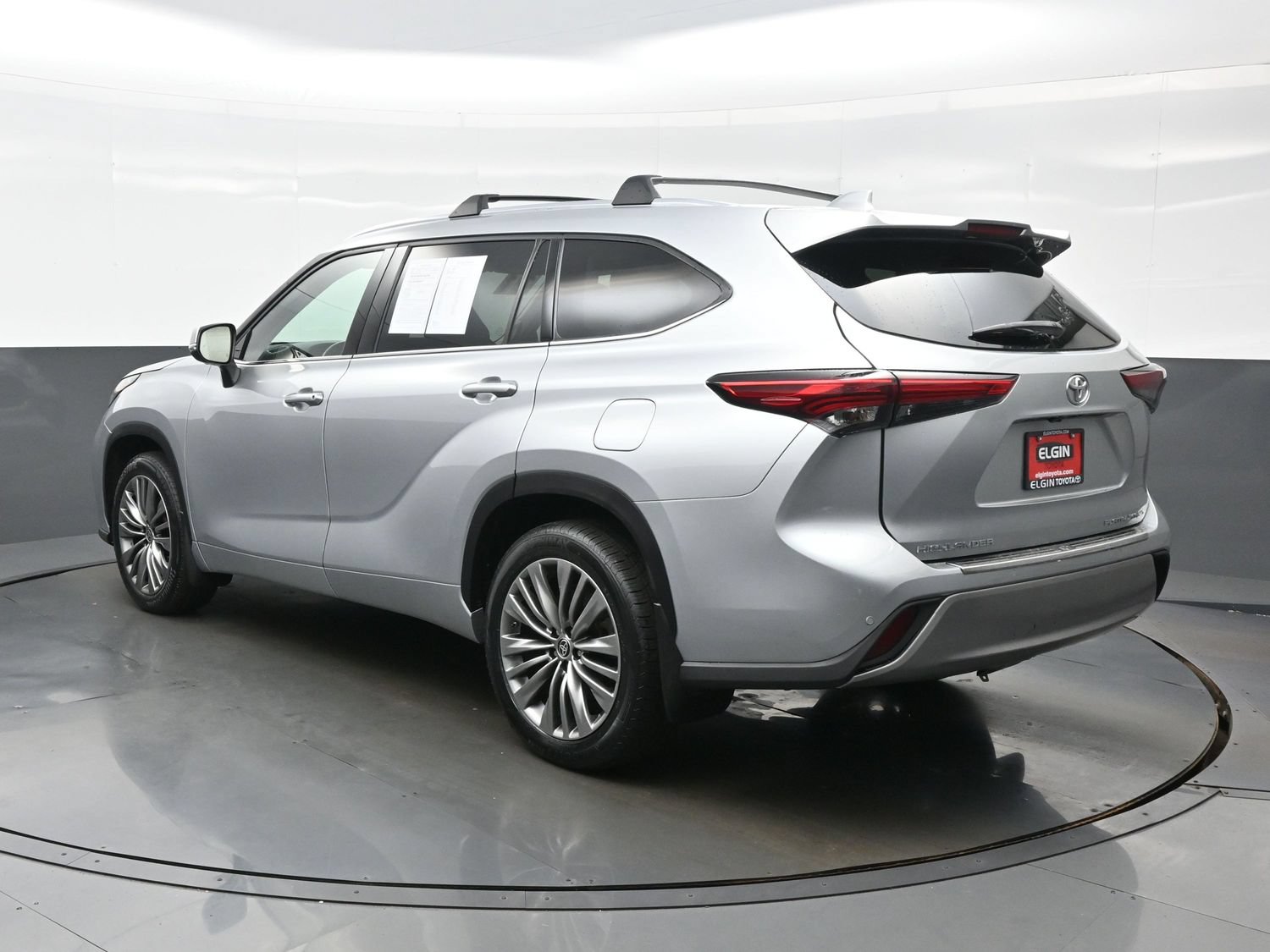 Used 2021 Toyota Highlander Platinum AWD/4WD image 4