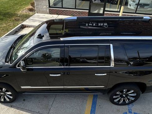 Used 2020 Cadillac Escalade ESV Platinum image 11