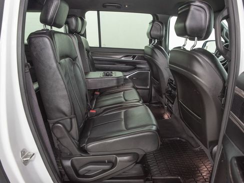 Used 2024 Jeep Wagoneer L Series II w/ Flexible Seating Group RWD image 23