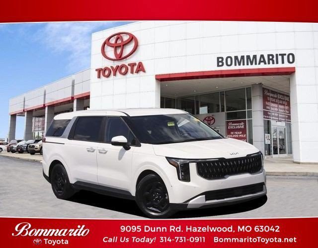 Used 2025 Kia Carnival FWD image 1