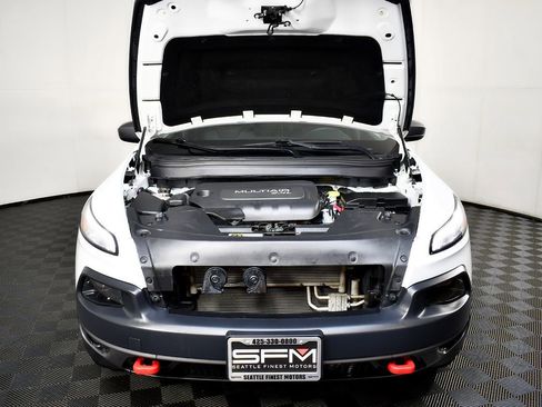 Used 2017 Jeep Cherokee Trailhawk w/ Comfort/Convenience Group image 57