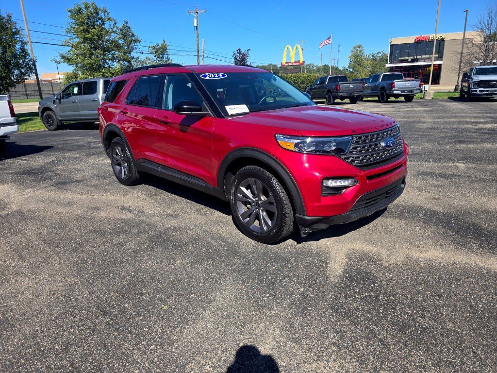 Certified 2024 Ford Explorer XLT w/ Equipment Group 202A AWD/4WD image 7
