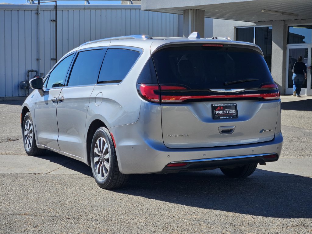 Used 2021 Chrysler Pacifica Touring-L FWD image 3