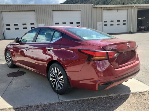 Used 2025 Nissan Altima 2.5 SV FWD image 3