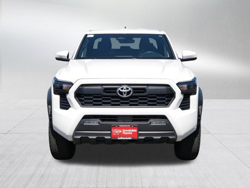 Certified 2024 Toyota Tacoma TRD Off-Road AWD/4WD image 2