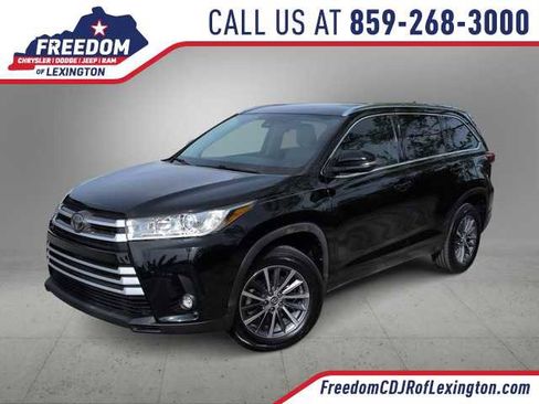 Used 2018 Toyota Highlander XLE FWD image 1