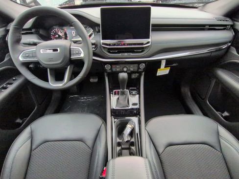 New 2026 Jeep Compass Latitude image 14