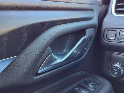 Used 2024 GMC Yukon XL Denali w/ Denali Reserve Package image 15