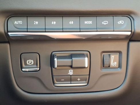 Used 2025 Cadillac Escalade Sport Platinum w/ LPO, ONYX Package AWD/4WD image 29