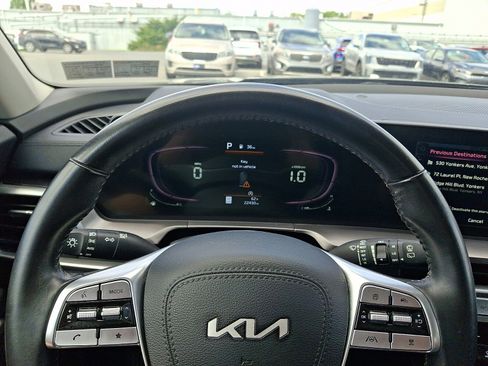 Used 2023 Kia Telluride LX AWD/4WD image 18