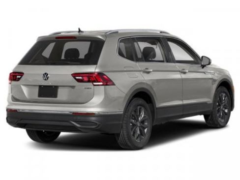 New 2024 Volkswagen Tiguan SE image 2