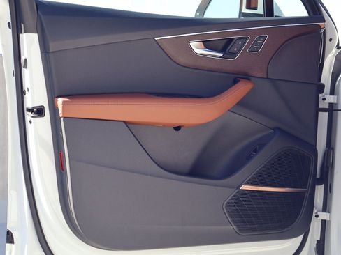 Used 2025 Audi Q7 3.0T Prestige w/ Prestige Package image 13