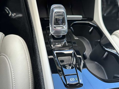 Used 2025 Volvo XC40 B5 Plus w/ Protection Package Premier image 30