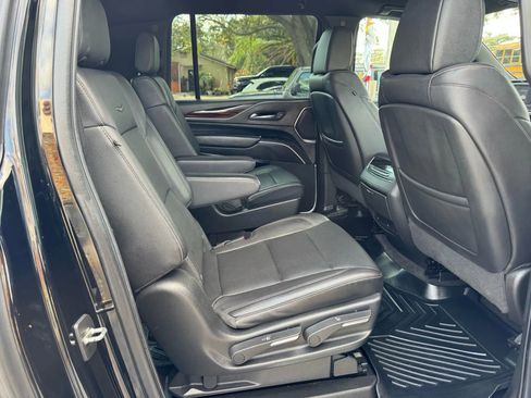 Used 2022 Cadillac Escalade ESV Luxury image 15
