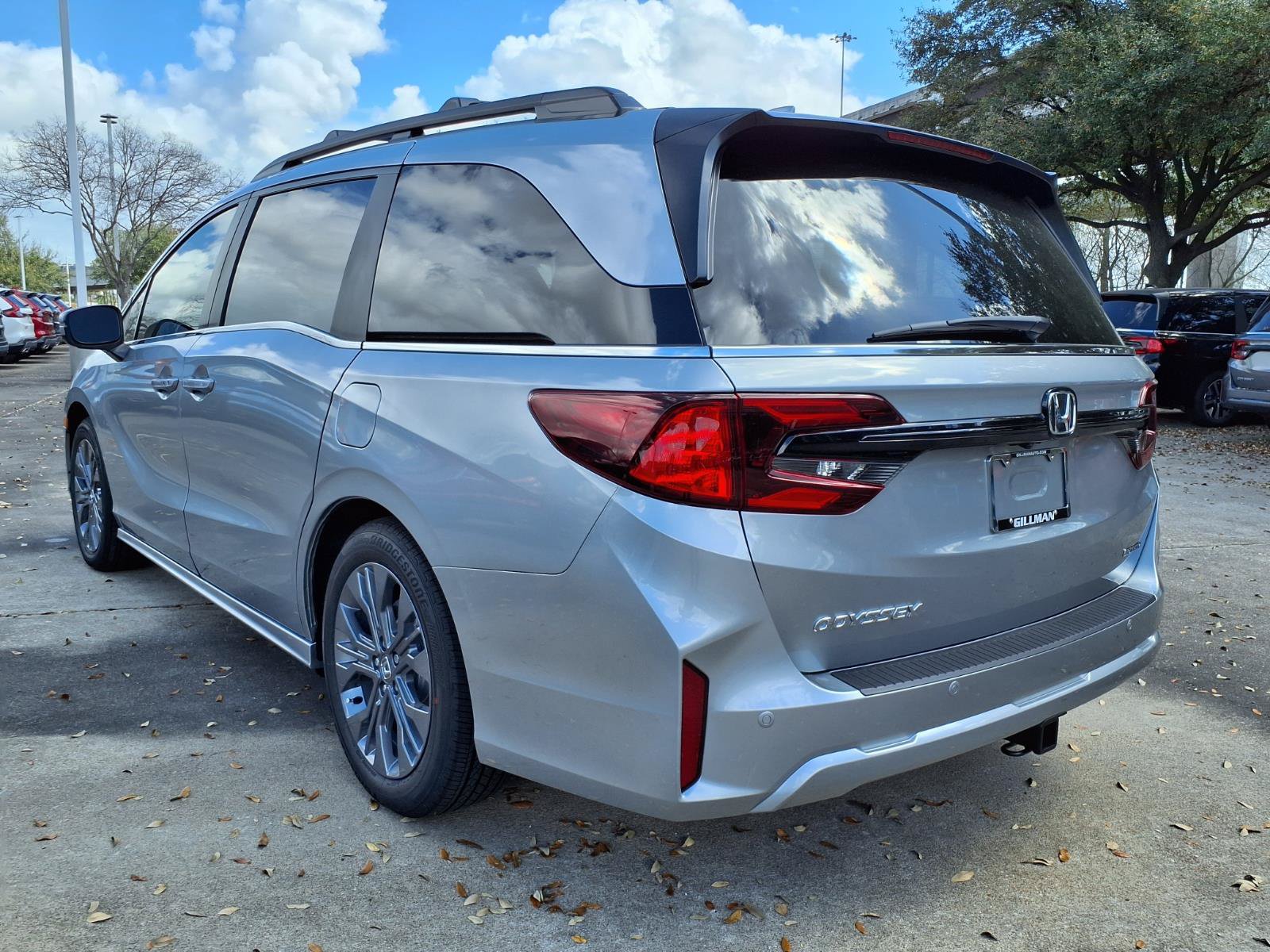 New 2026 Honda Odyssey Touring image 2
