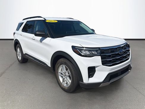 Used 2025 Ford Explorer Active image 1