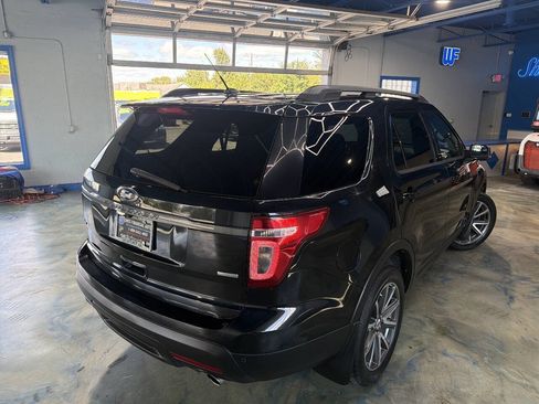 Used 2015 Ford Explorer XLT w/ Equipment Group 202A AWD/4WD image 2