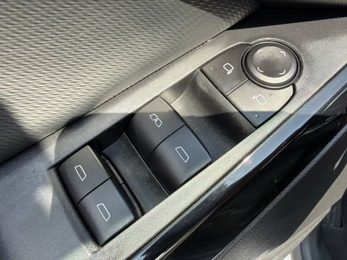 Used 2025 Chevrolet Equinox LT AWD/4WD image 19