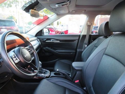 Used 2024 Kia Seltos EX image 15