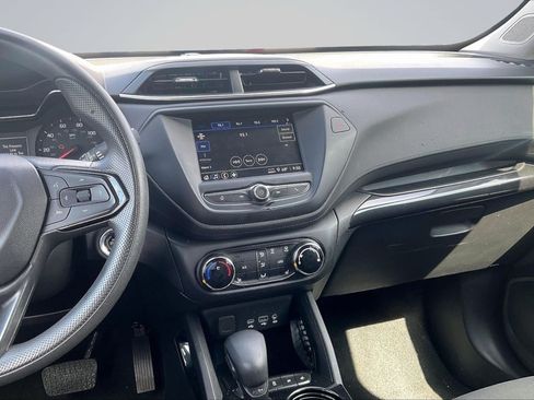 Used 2022 Chevrolet TrailBlazer LT w/ Confidence II Package FWD image 6