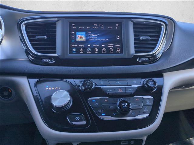 Used 2020 Chrysler Pacifica Touring-L FWD image 14