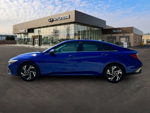 New 2025 Hyundai Elantra Limited image 3