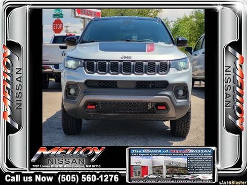 Used 2025 Jeep Compass Trailhawk AWD/4WD image 2