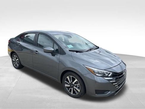 Used 2025 Nissan Versa SV image 8