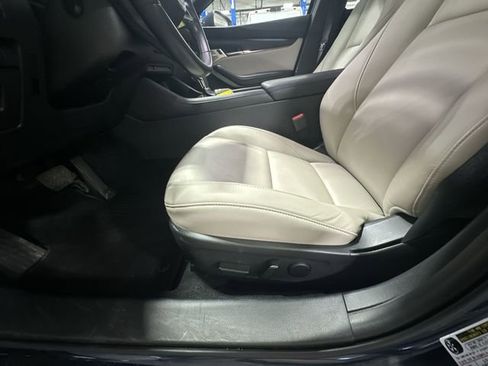 Used 2019 MAZDA MAZDA3 Hatchback w/ Preferred Package FWD image 18