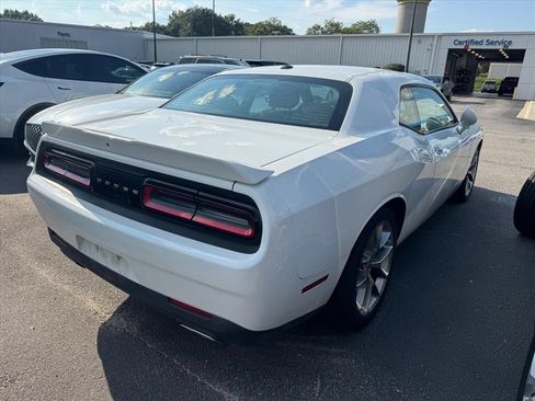 Used 2022 Dodge Challenger GT RWD image 4
