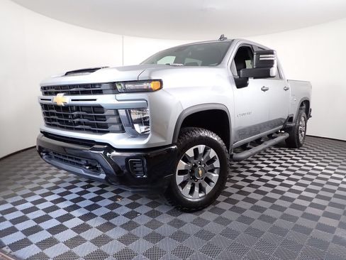 Used 2026 Chevrolet Silverado 2500 Custom w/ Custom Convenience Package AWD/4WD image 2