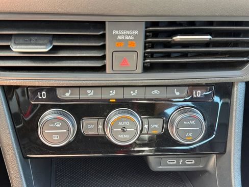 Used 2024 Volkswagen Jetta SE FWD image 35