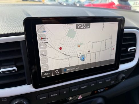 Used 2023 Hyundai Venue Limited FWD image 28