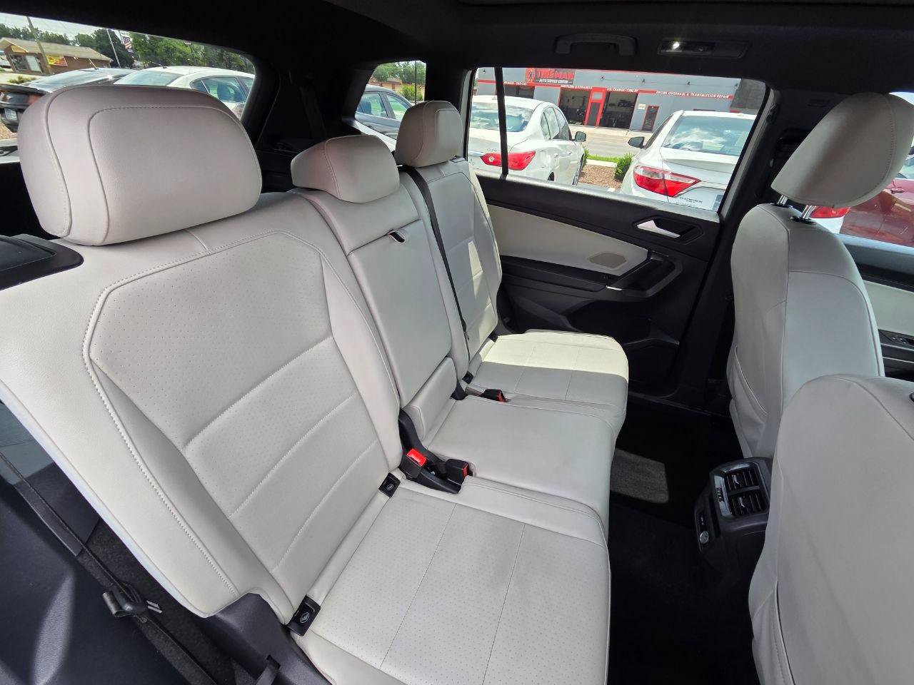 Used 2020 Volkswagen Tiguan SE R-Line FWD image 17