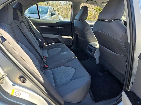 Used 2018 Toyota Camry LE image 14