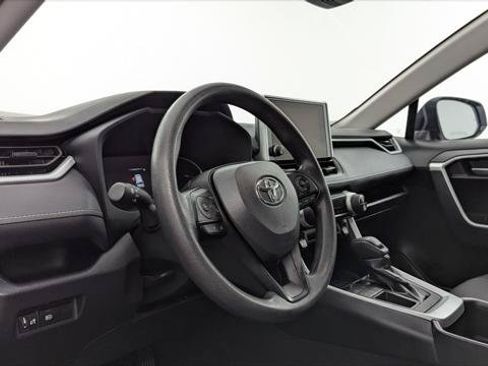 Used 2025 Toyota RAV4 XLE FWD image 23