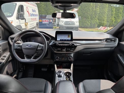 Used 2025 Ford Escape ST-Line Select AWD/4WD image 15
