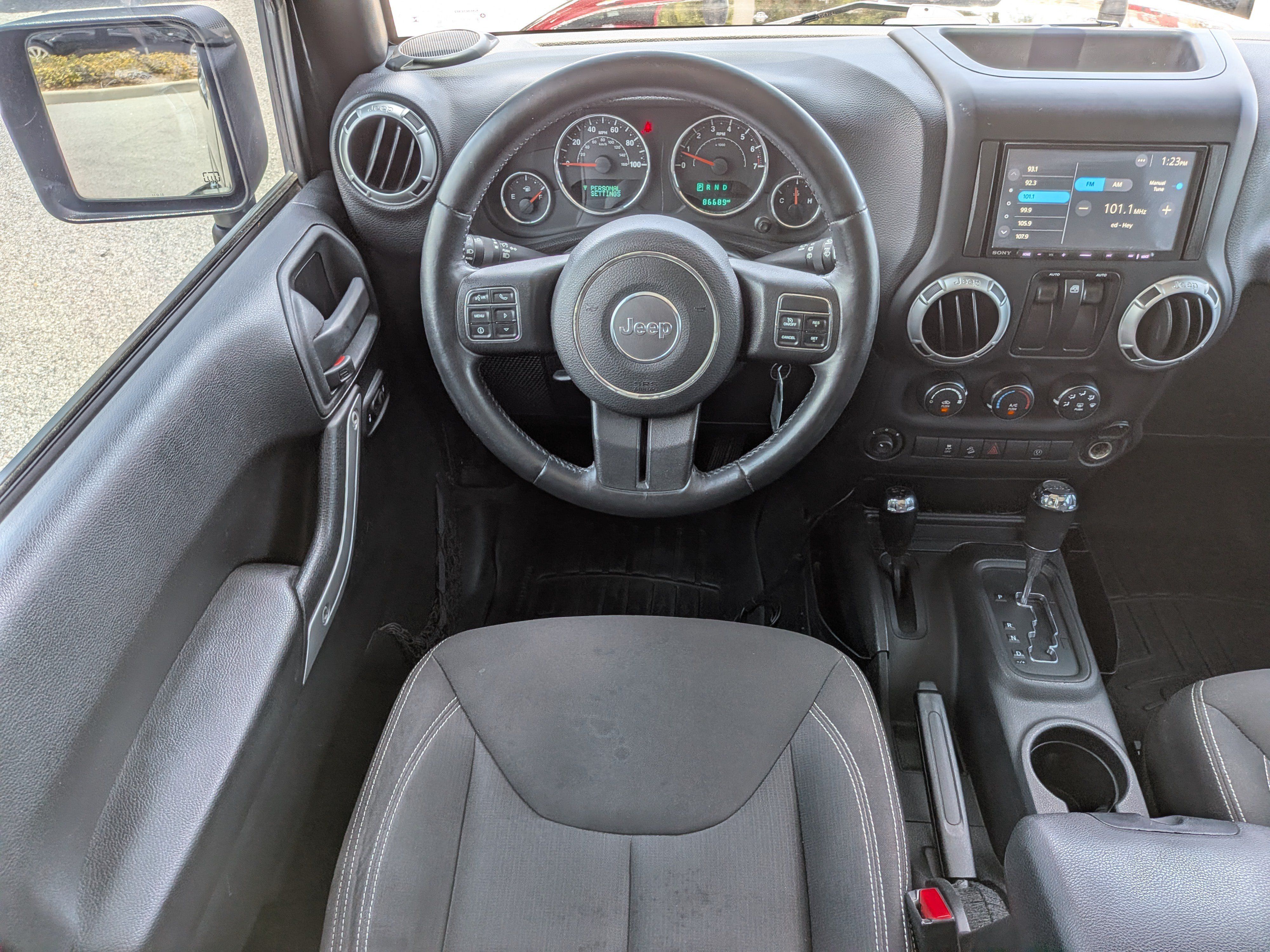 Used 2015 Jeep Wrangler Sahara w/ Connectivity Group AWD/4WD image 15