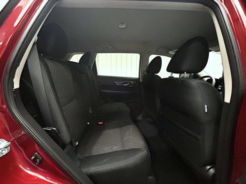 Used 2019 Nissan Rogue SV AWD/4WD image 18